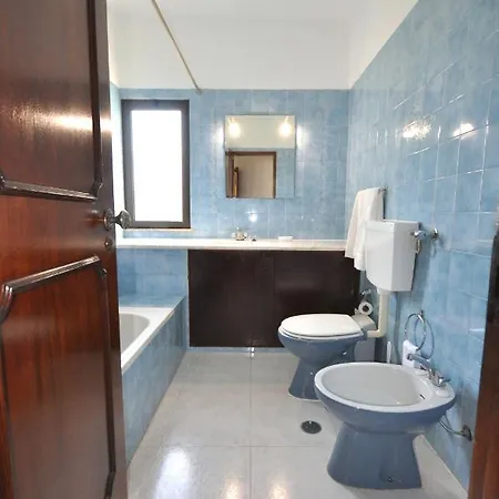 Old Village Area And Walking Distance To The Centre Villa *