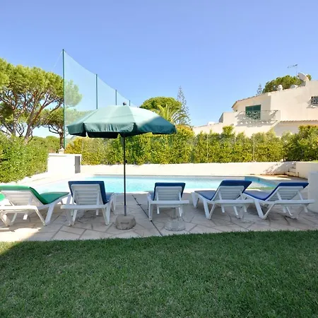 Villa Old Village Area And Walking Distance To The Centre Quarteira