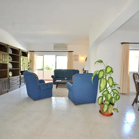 Old Village Area And Walking Distance To The Centre Villa Quarteira